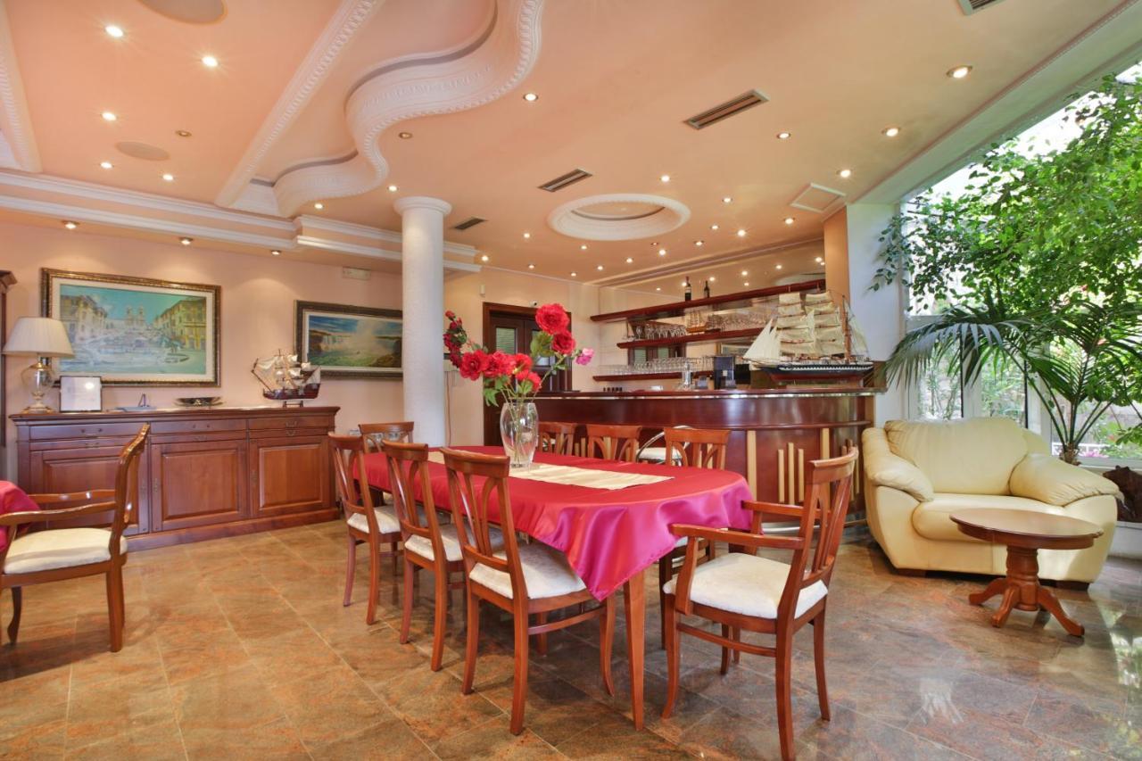 Royal Holiday Apartments สเวติ สเตฟาน ภายนอก รูปภาพ