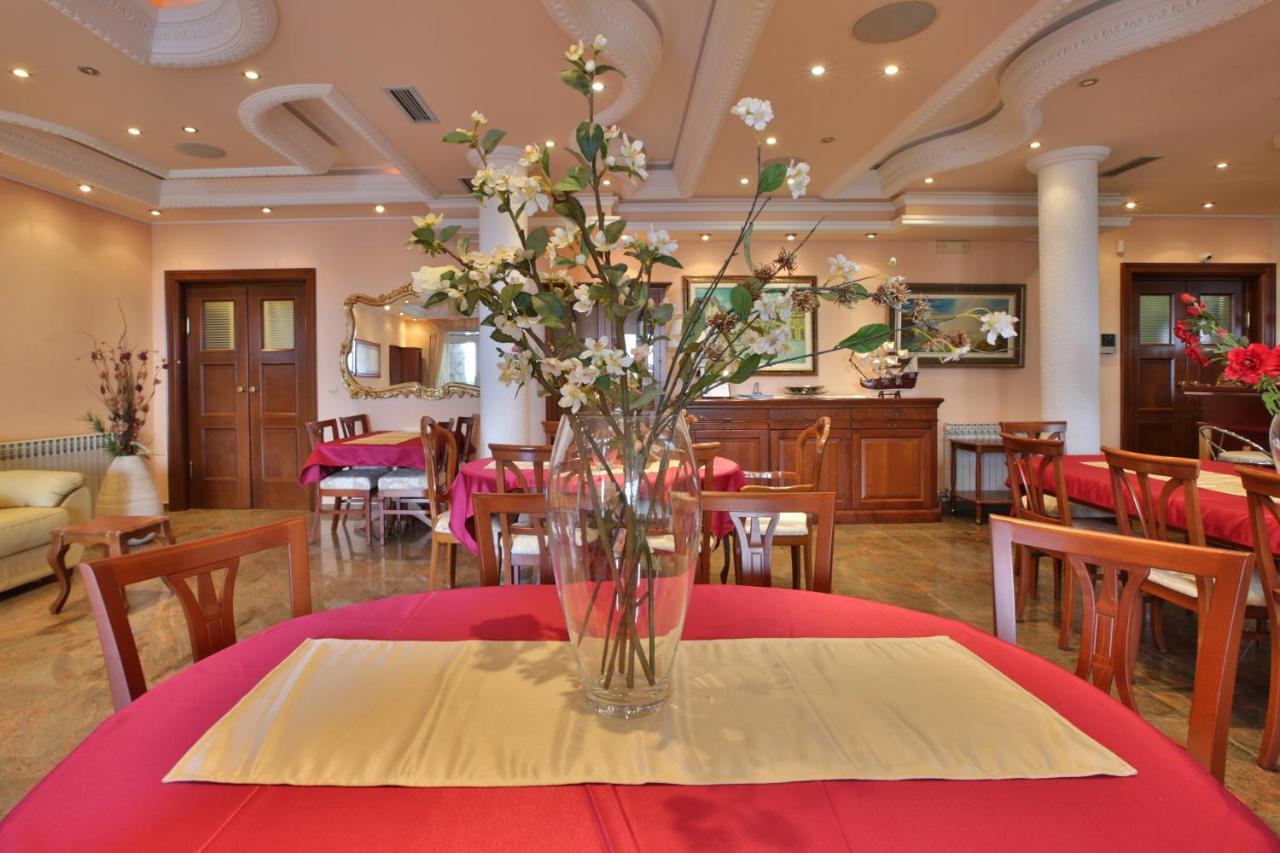 Royal Holiday Apartments สเวติ สเตฟาน ภายนอก รูปภาพ