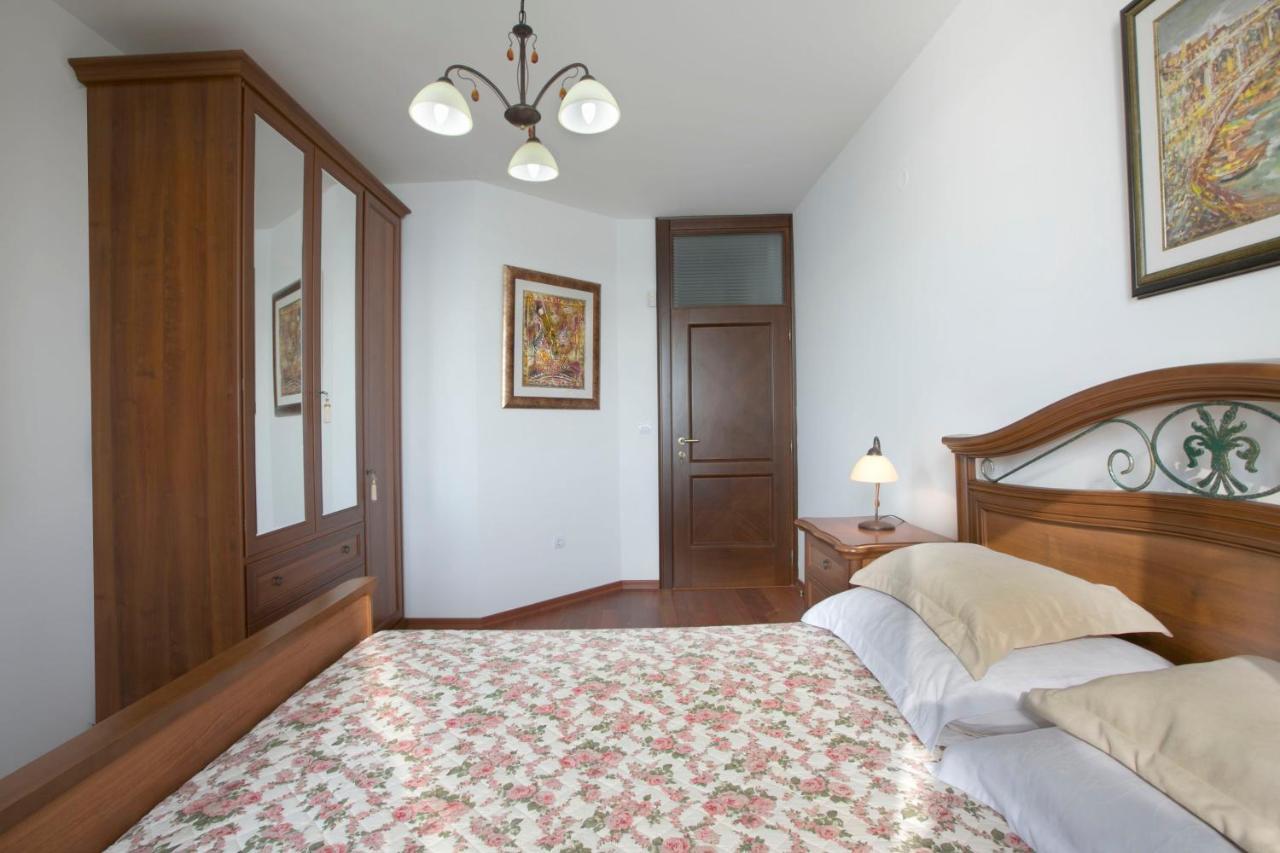 Royal Holiday Apartments สเวติ สเตฟาน ภายนอก รูปภาพ