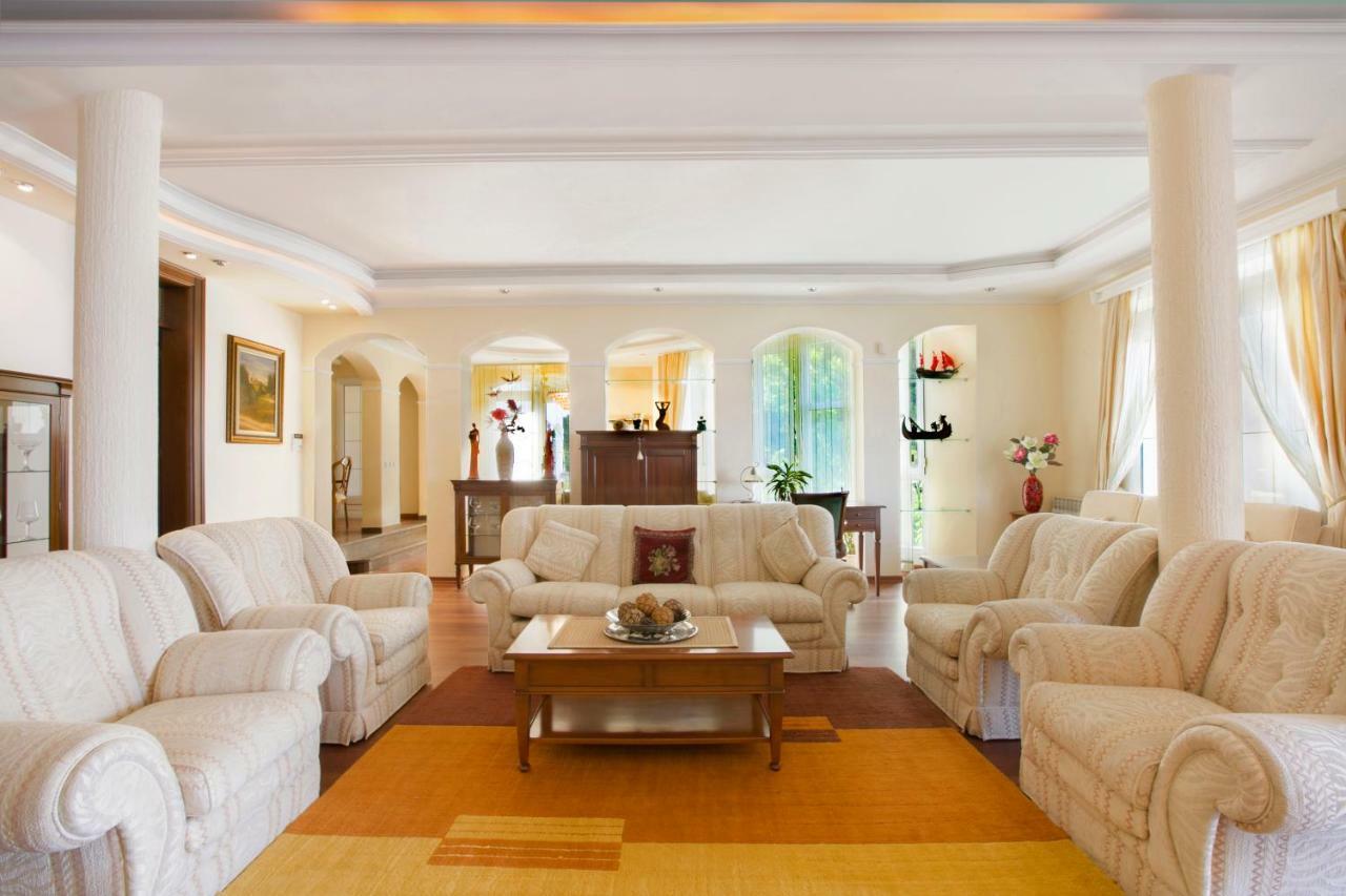 Royal Holiday Apartments สเวติ สเตฟาน ภายนอก รูปภาพ